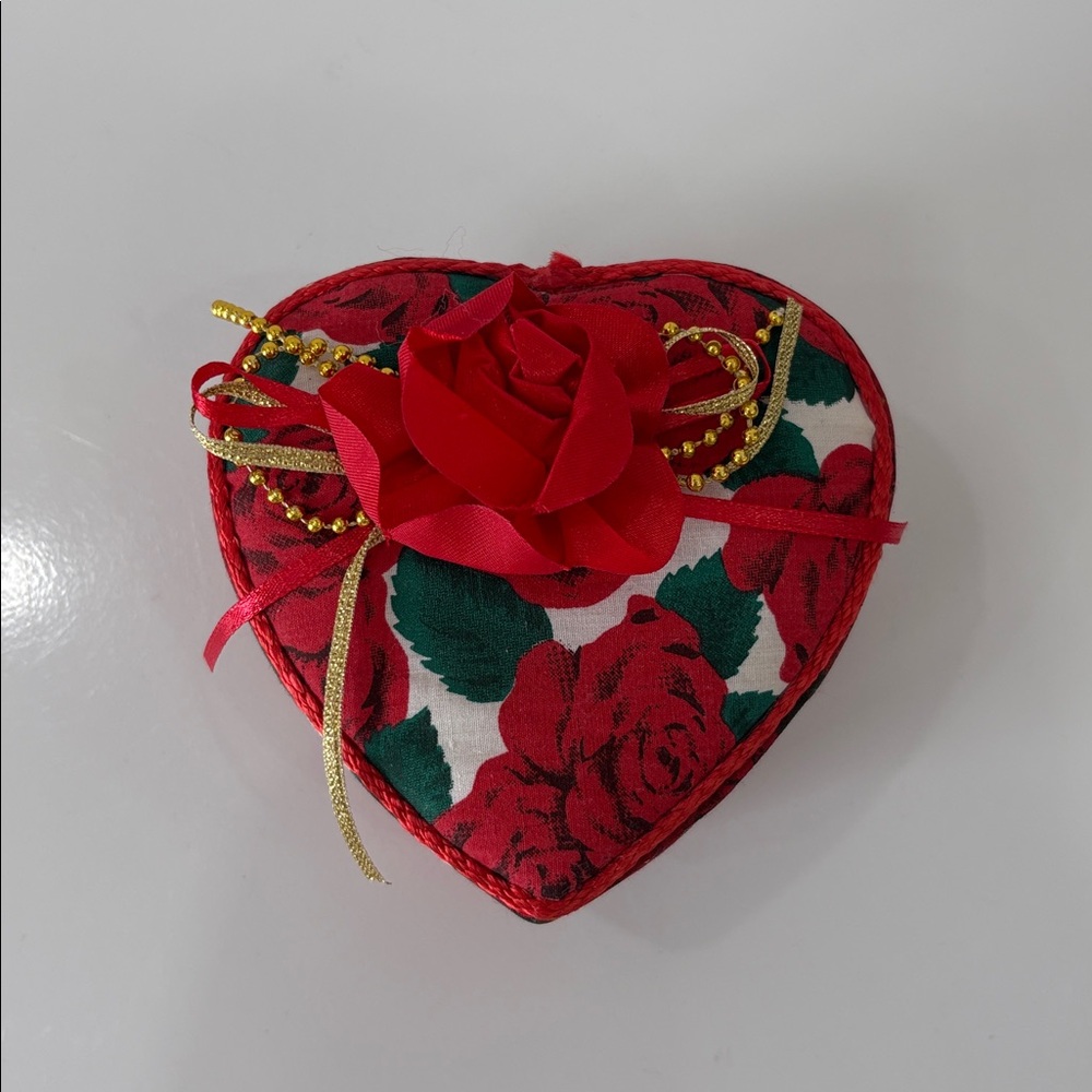 Vintage Heart Shaped Velvet & Rose Print Padded Box Fabric 90s Grandma - Picture 4 of 7